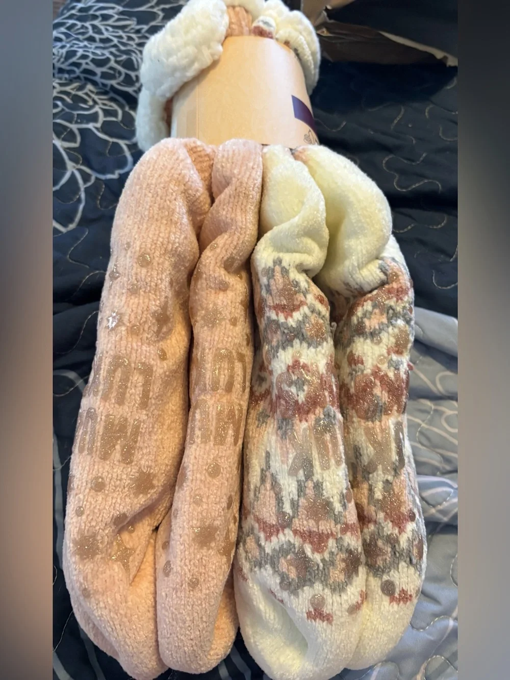 Muk Luks ladies Cabin Socks - Cream, Pink & Gray Pattern l/xl size 8-10